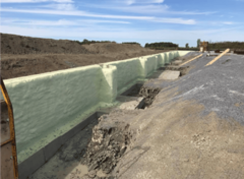 Isolation extérieure d’un silo ou tranchée agricole à Princeville – mousse de polyuréthane
