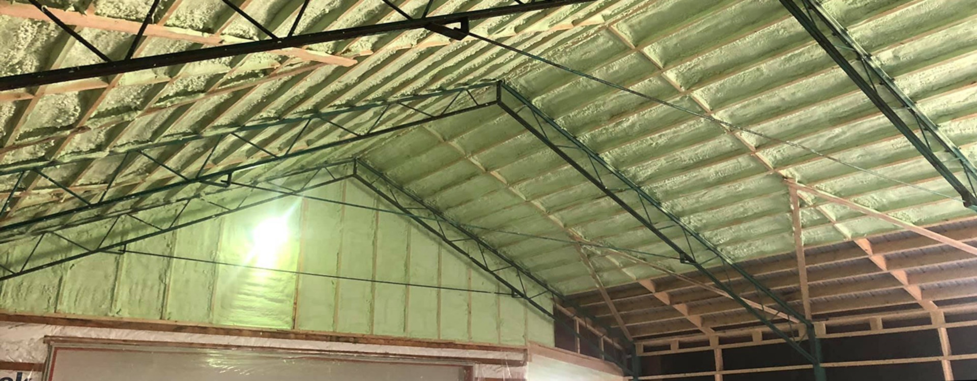 Travaux d’isolation par mousse d’uréthane – bâtiment agricole, réalisés par Isolations Franco région Centre du Québec